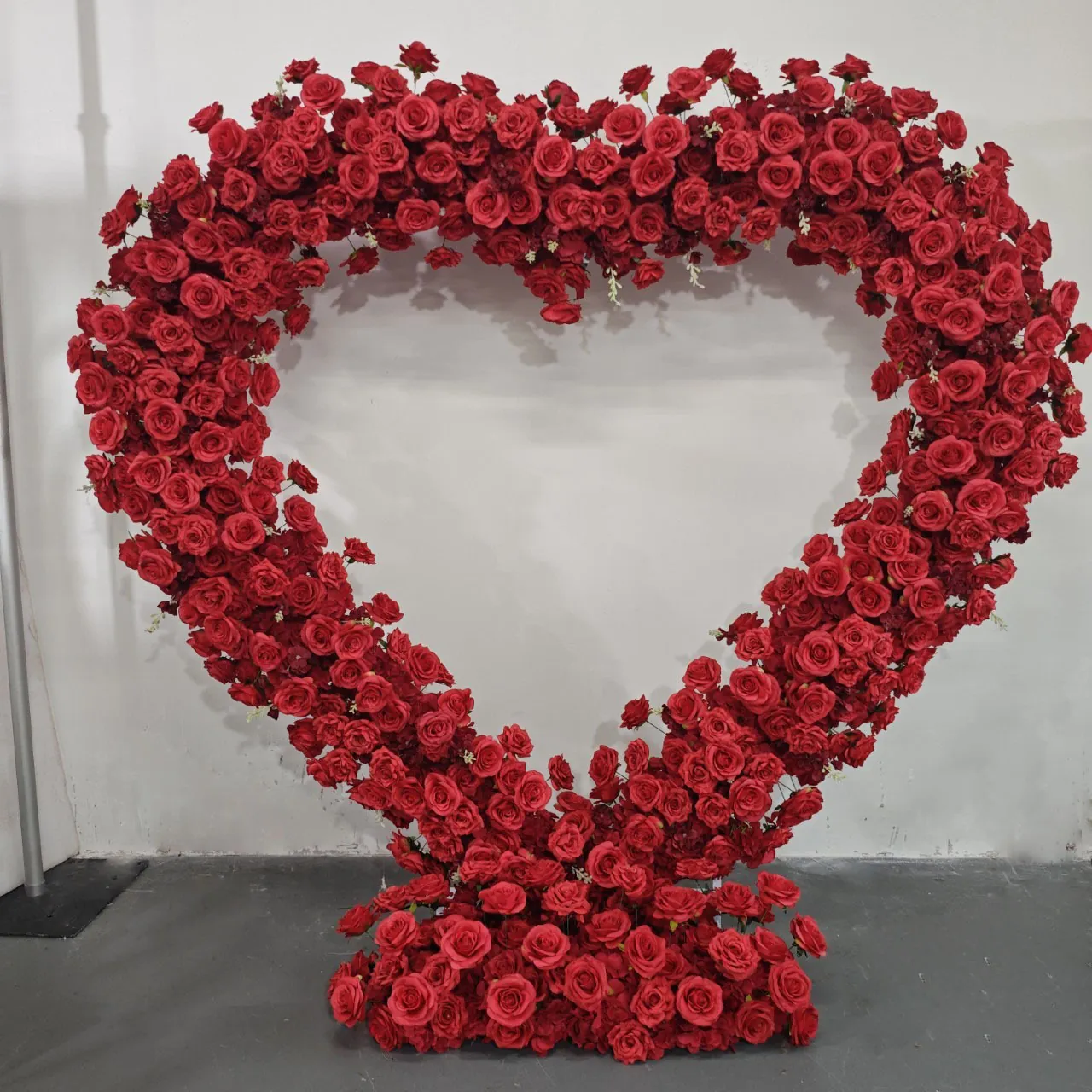 Red rose heart-shaped artificial flower arch with display frame